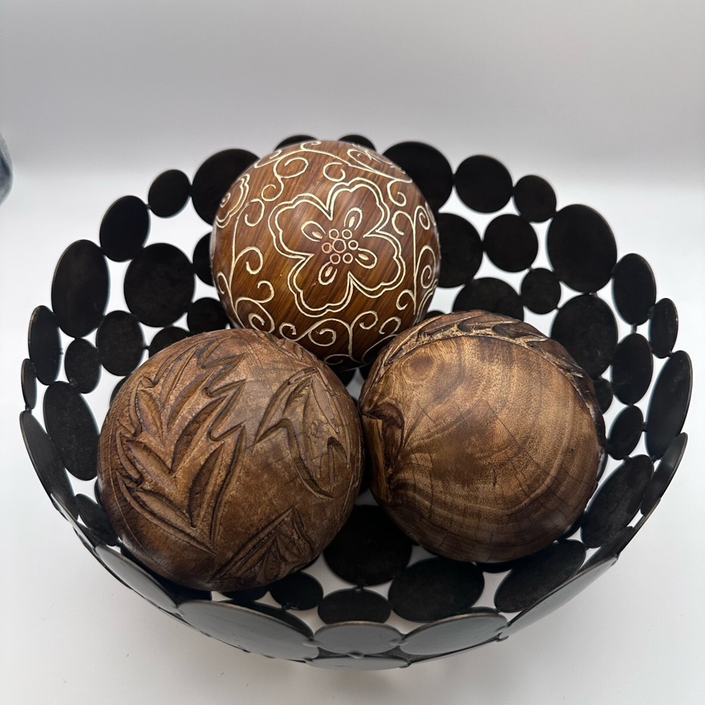 Shiraleah Chicago Metal Disc Decorative Bowl | Modern Boho Accent | 9" - Picture 2 of 5